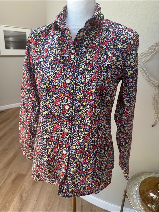 J. Crew Tops - J. Crew tiny floral print 190% cotton collared button down top